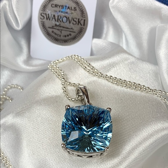 Swarovski Jewelry - 💎Genuine Swarovski Pendant💎